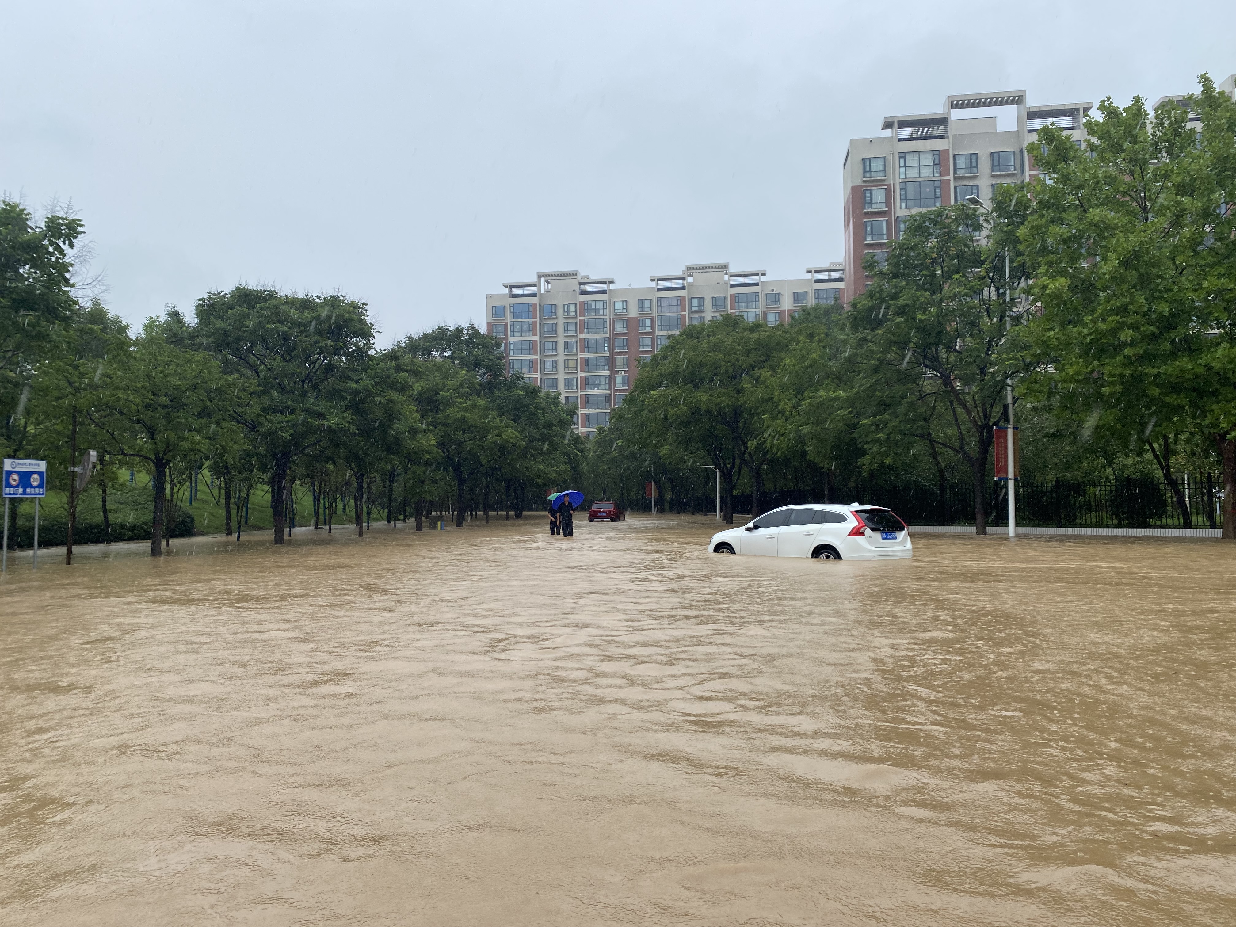 郑州720洪水图片